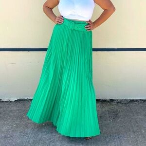 NWT ✨ Green Pleated Maxi Skirt